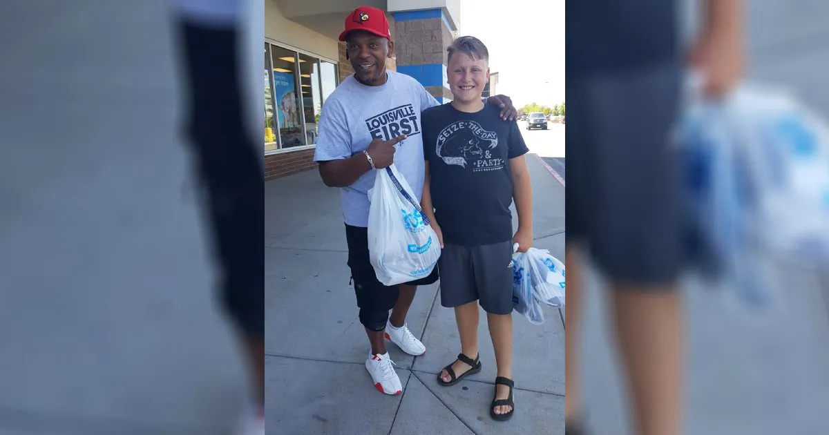 Lito Mason (L) bought Zachary Stone, 11, a a pair of shoes at Boise, Idaho, on July 25, 2019. (Courtesy of Malissa Manguso/Facebook)