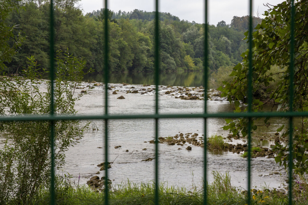 Illegal Immigrant Dies After Van Plunges Into River in Croatia