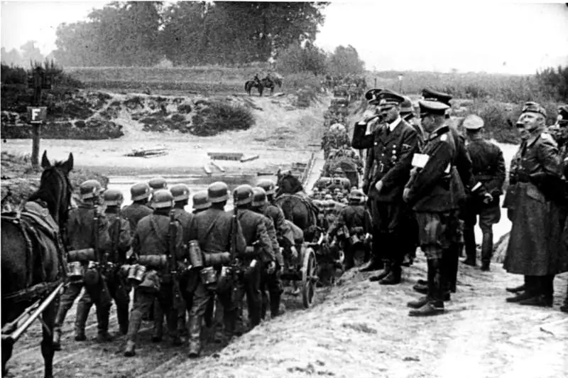 Hitler watching German soldiers marching into Poland in September 1939, shortly after the signing of the Molotov-Ribbentrop Pact, a German-Soviet non-aggression pact. (Bundesarchiv, Bild 183-S55480/CC-BY-SA 3.0)