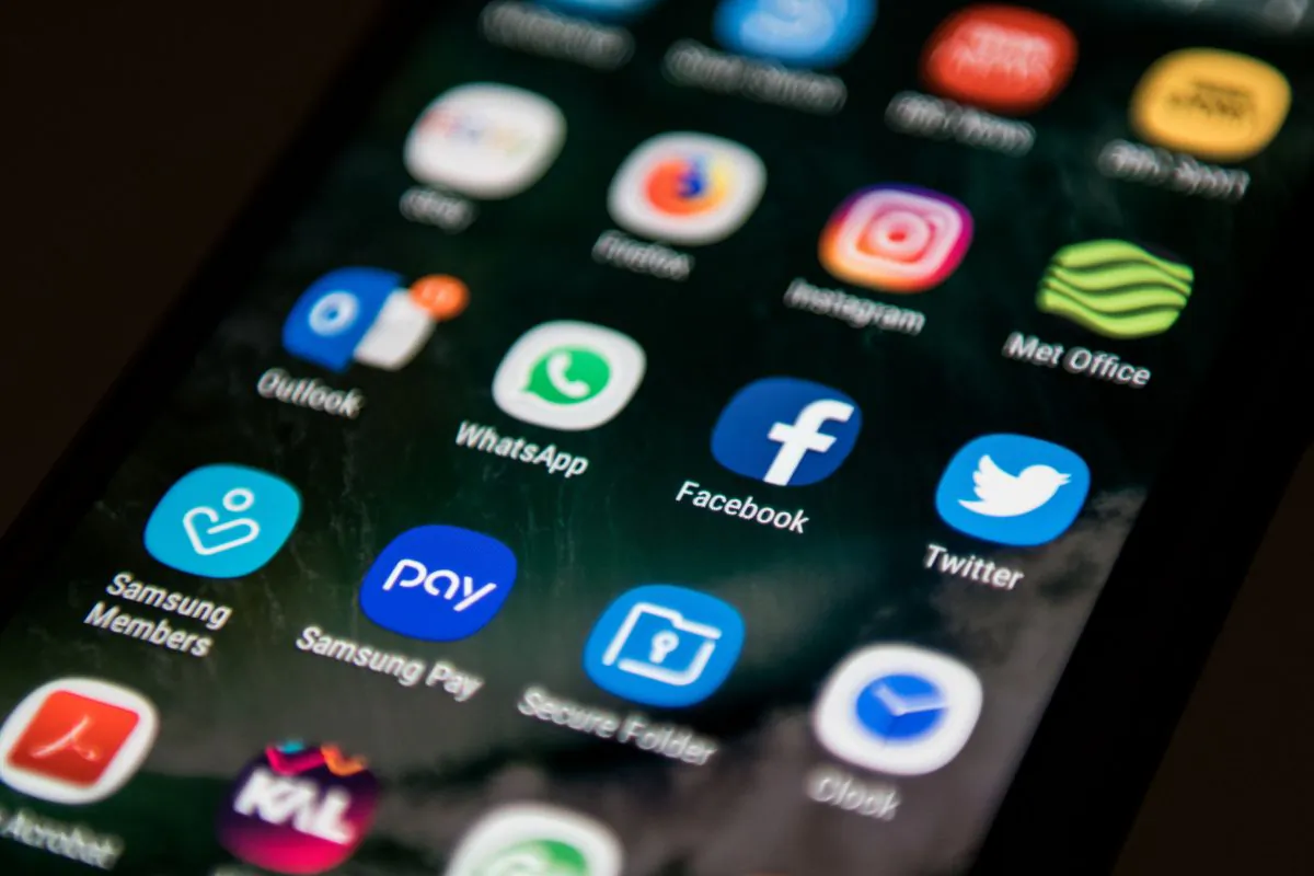 A mobile phone screen displays the icons for the social networking apps Facebook and Twitter on March 22, 2018. (Oli Scarff/AFP/Getty Images)