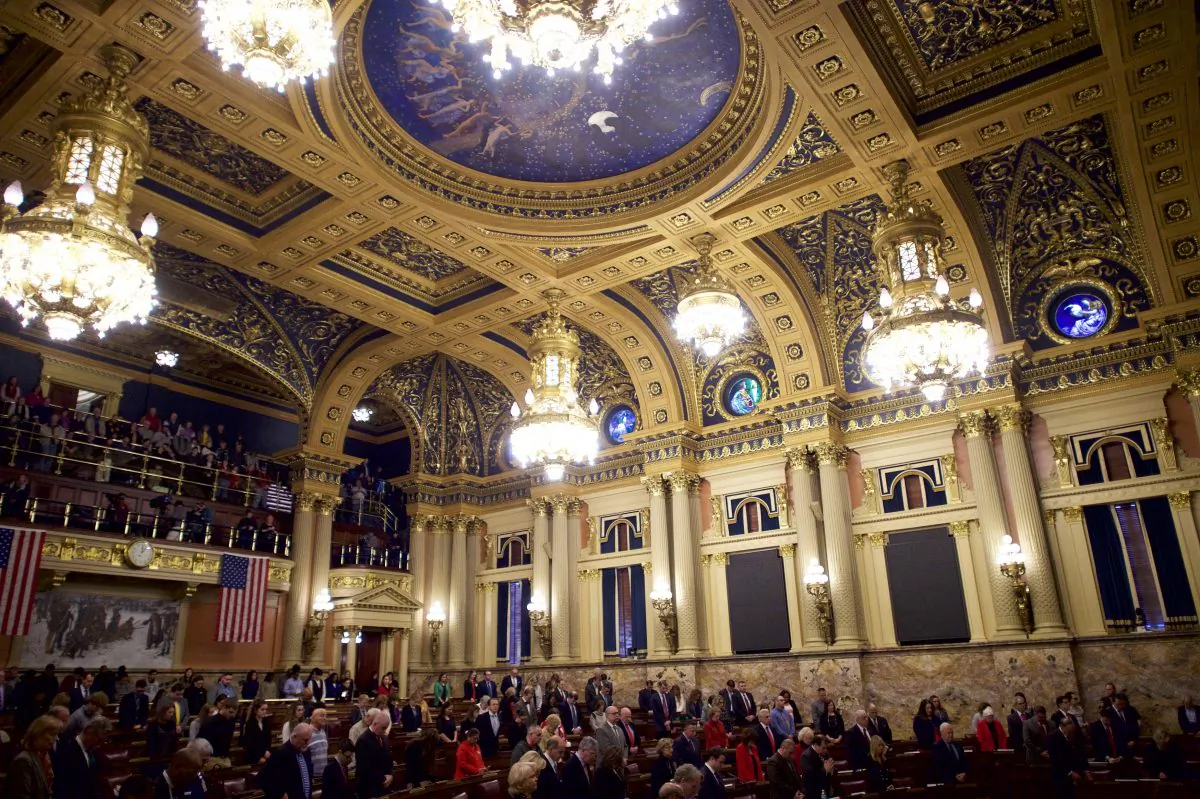 Attendees and electors pray before voting in the House of Representatives chamber of the Pennsylvania Capitol Building Dec. 19, 2016 in Harrisburg, Pennsylvania.  (Mark Makela/Getty Images)