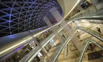 Man Kicks Over 1-Year-Old Girl in Mall, Threatens Grandmother: Video