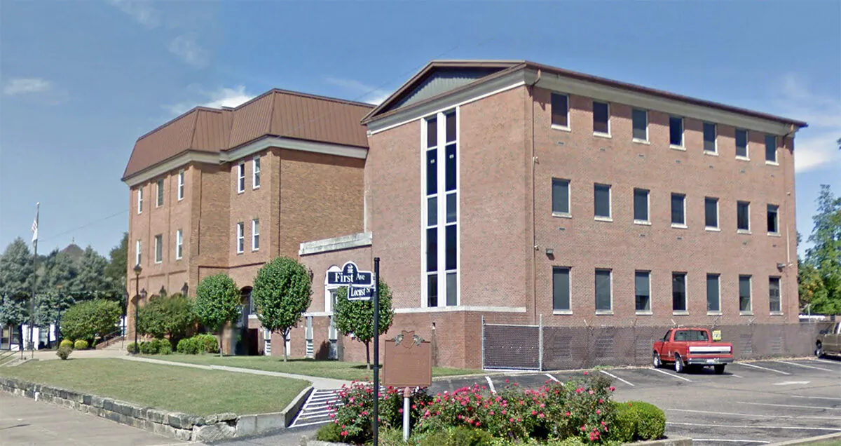 Exterior of the Gallia County Sheriff's Office in Gallipolis, Ohio, in September 2015. (Google Maps Street View/Screenshot)