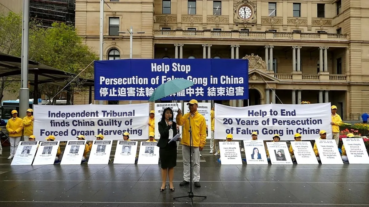 Michelle Nguyen, a committee member for International Coalition to End Organ Transplant Abuse in China, addresses people gathered in Sydney to call on the Australian government to sanction human rights violators responsible for crimes of human organ harvesting in China on Sept. 30, 2019. (The Epoch Times)