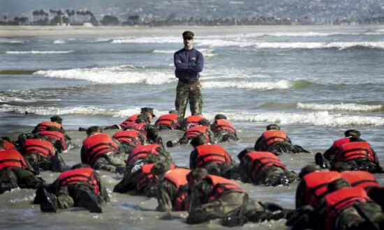 US Navy Welcomes First Female Sailor to Complete Special Warfare Training