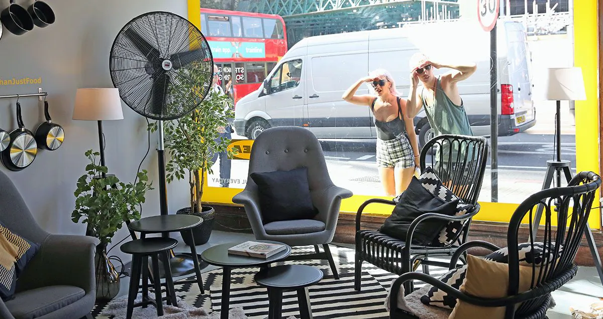 Passerbys peek inside Ikea's Dining Club pop up restaurant, cafe and shop in Shoreditch, UK, on Sept. 13, 2016. (Dan Kitwood/Getty Images)