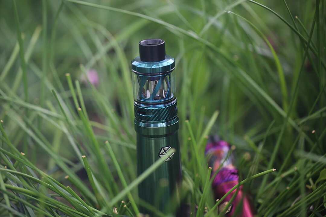Stock image of an e-cigarette. (Cighaiberliu/Pixabay)