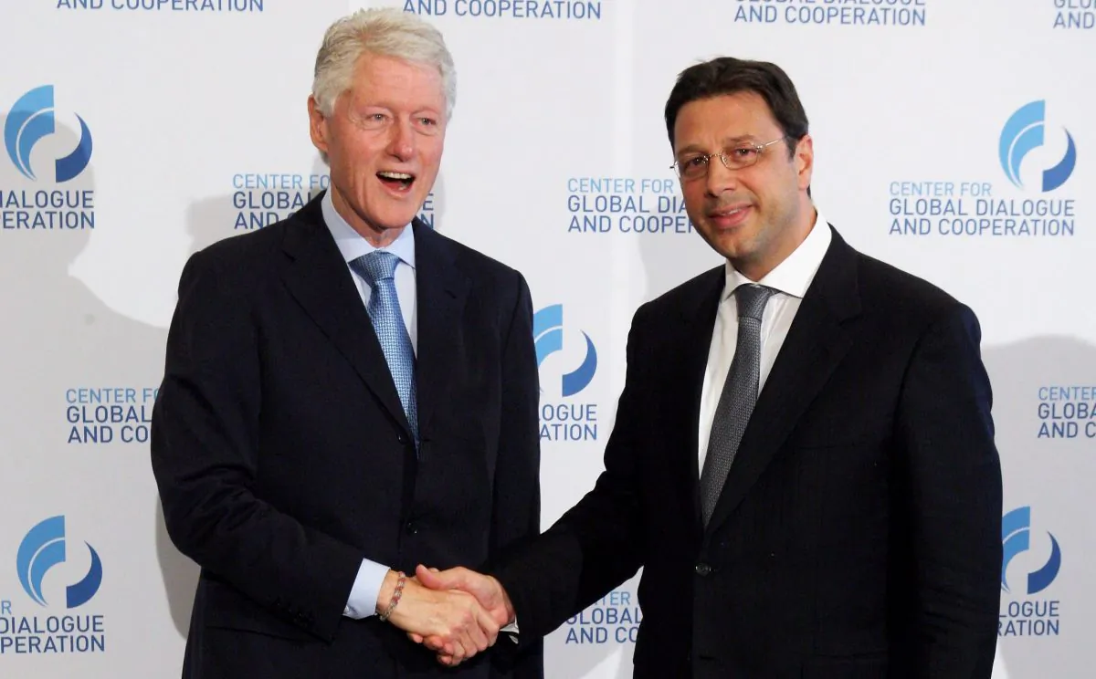 Former President Bill Clinton and Stephan Roh (R) at the CGDC Annual Meeting in Vienna on May 18, 2012. (Mathis Wienand/Getty Images For 2nd CGDC Annual Meeting 2012)