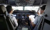 Pilot’s Response Goes Viral on Hearing Fallen US Soldier and His Family Are Onboard