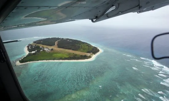 Navy Remove Unexploded Bomb From Australian Reef