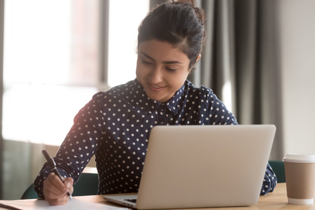 Taking some time before work to sit and reflect on your goals, plan your activities, and envision the flow of your day's tasks can help you reattach to work and keep you engaged for the rest of the day.
(fizkes/Shutterstock)