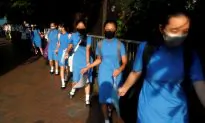 Hong Kong Students Form Chains of Protest as Economic Worries Grow