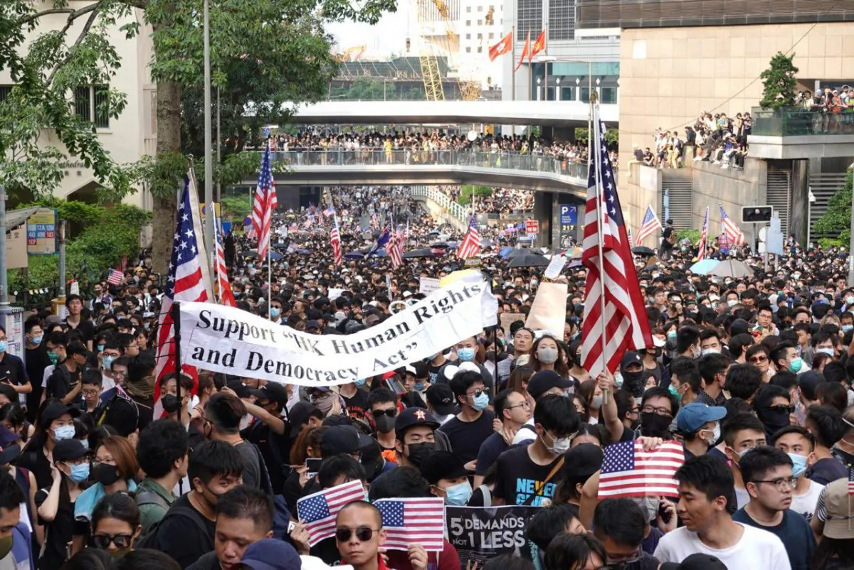 Tens of thousands of Hongkongers take to the streets urging the U.S. government to pass the Hong Kong Human Rights and Democracy Act of 2019 in Hong Kong, on Sept. 8, 2019. (Yu Gang/The Epoch Times)