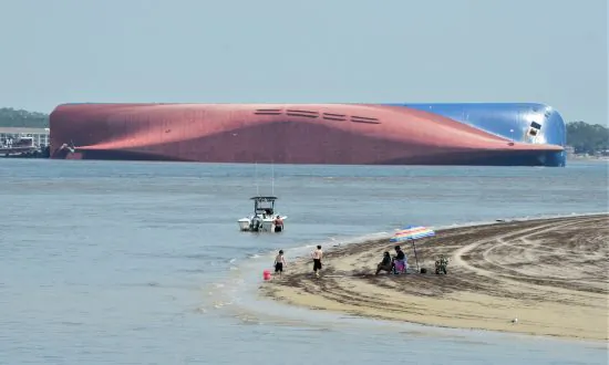 Fourth and Final Crewman Pulled Alive From Capsized Ship