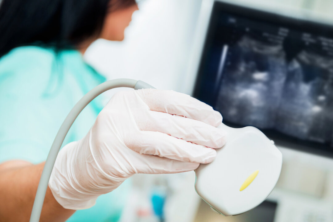 An ultrasound is performed in an illustration photograph. (Illustration - Shutterstock)