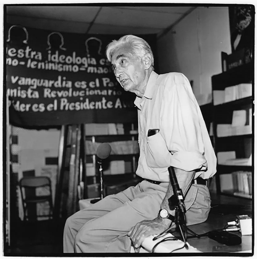 Howard Zinn at the Pathfinder book store in Los Angeles in August 2000.  Slobodan Dimitrov/CC BY-SA 4.0 