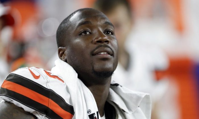 Nfl Player Honors Girlfriend Who Died Shortly After Giving