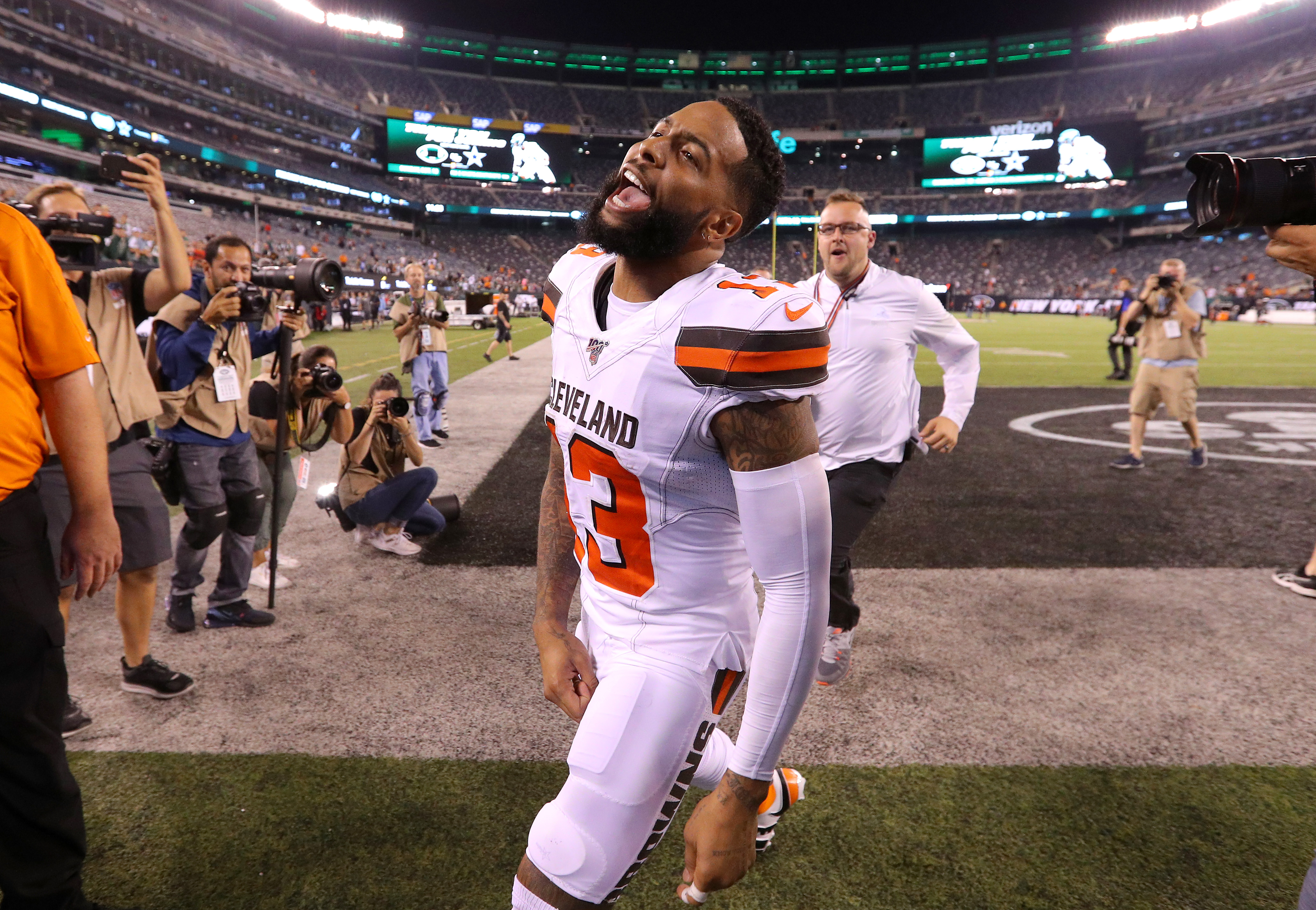 East Rutherford, New Jersey, USA. 16th Sep, 2019. Cleveland Browns wide  receiver Odell Beckham Jr. (13) catches the ball prior to the NFL game  between the Cleveland Browns and the New York