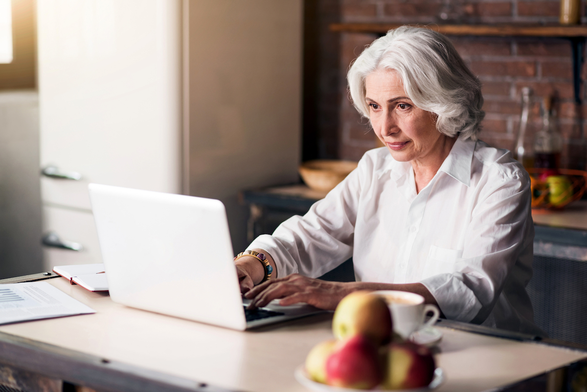 75-Year-Old's White Hair Turns Black, Doctor Explains Why - Vimarsana News