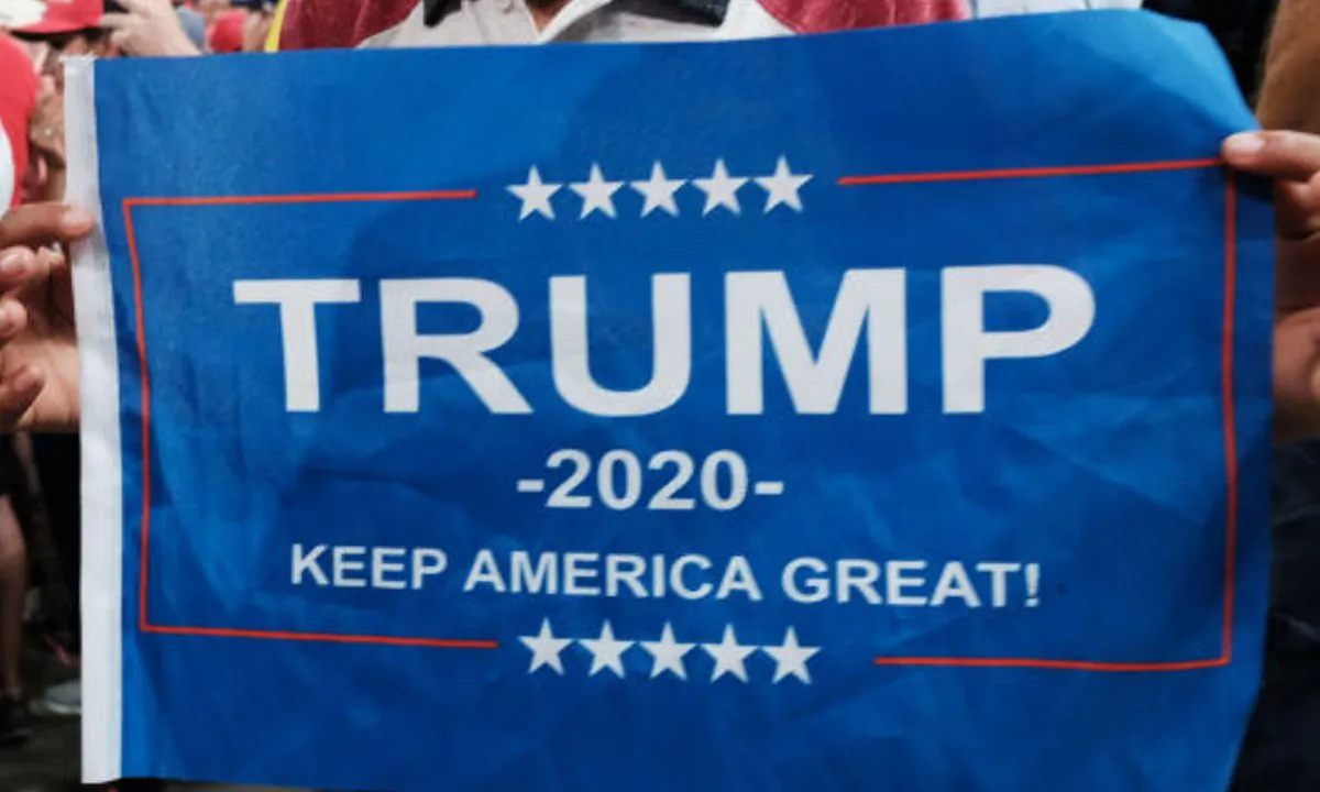A Donald Trump supporter holds a Keep America Great banner at a rally in Manchester, New Hampshire, on Aug. 15, 2019. (Spencer Platt/Getty Images)