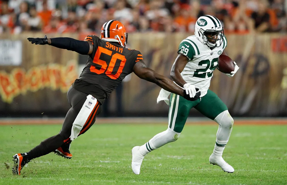 Bilal Powell #29 of the New York Jets carries the ball in front of Chris Smith #50 of the Cleveland Browns during the second quarter at FirstEnergy Stadium in Cleveland, Ohio, on Sept. 20, 2018. (Joe Robbins/Getty Images)