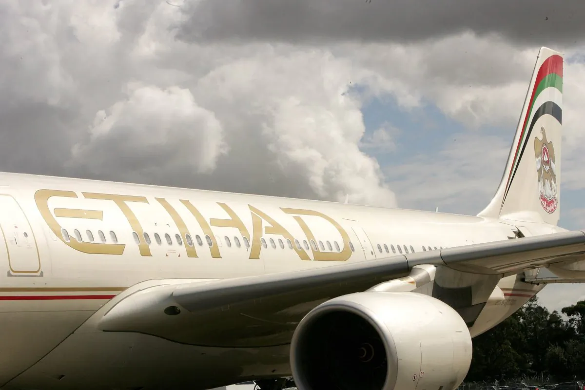 The first flight from Etihad Airways, the national airline of the United Arab Emirates, arrives in Sydney and marks the opening of the airline's new non-stop route between Abu Dhabi and Sydney, at Sydney airport on March 27, 2007. (Patrick Riviere/Getty Images)