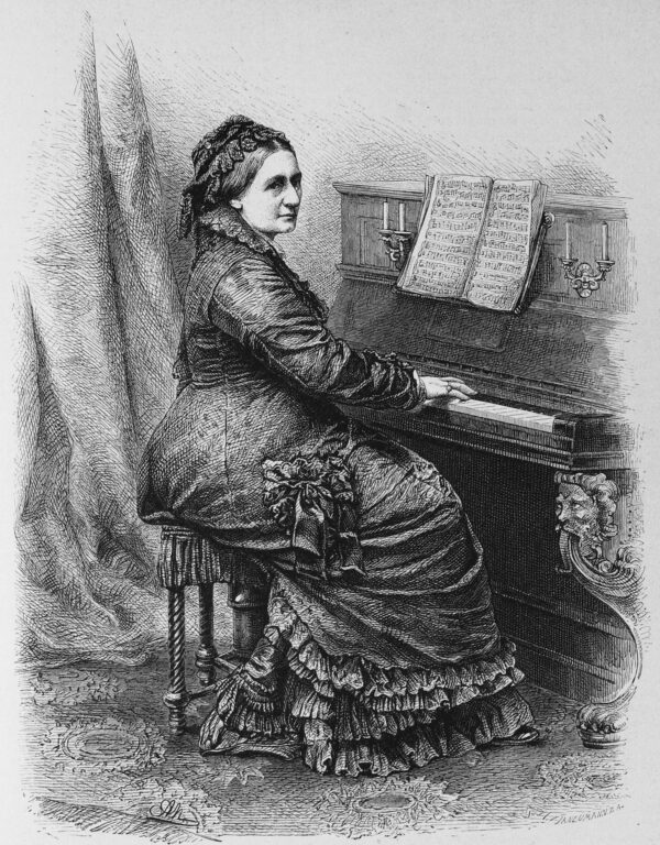 Lady pianist