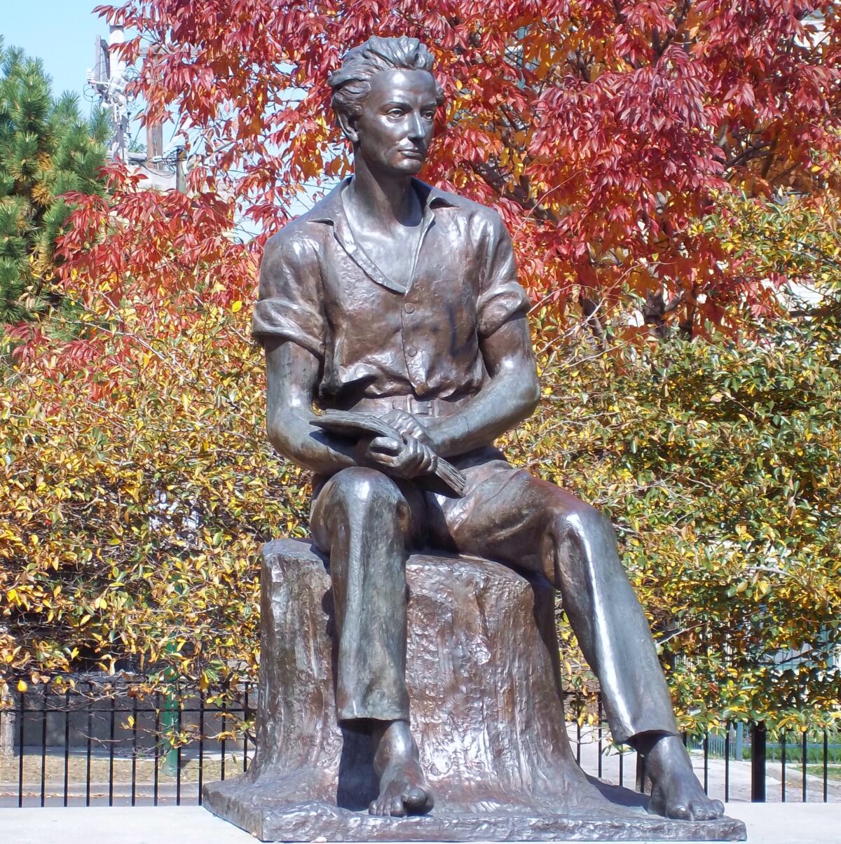 "Young Lincoln" by Charles Keck is found in Chicago's Senn Park. (Public Domain)
