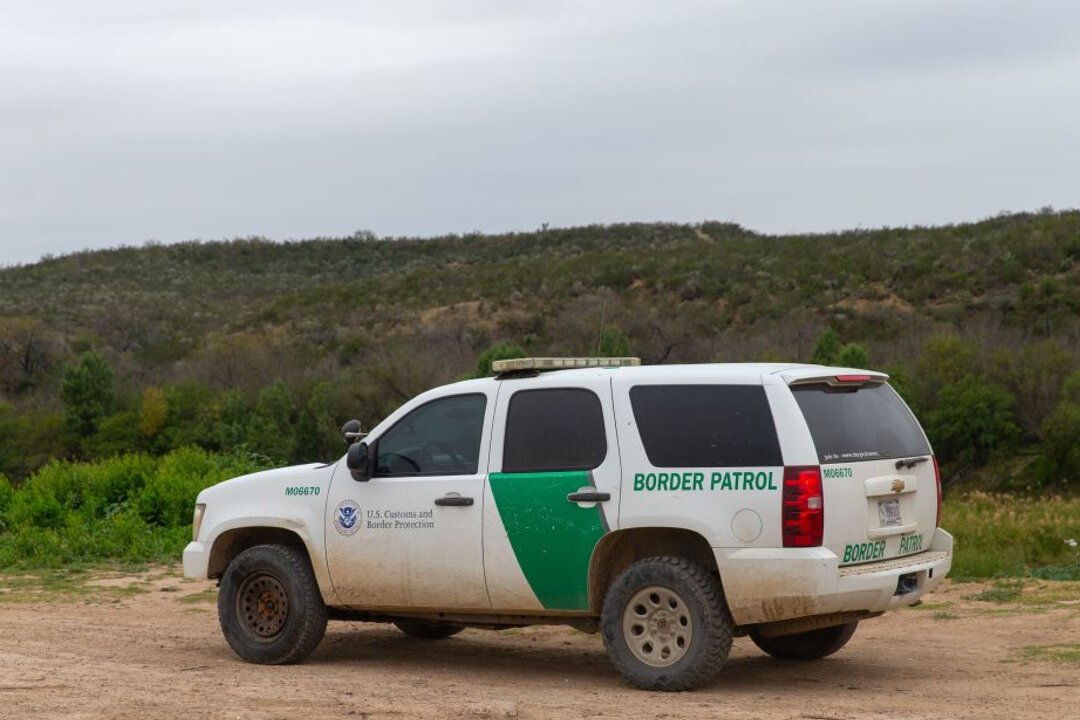 Border Agents Find 53 Illegal Immigrants Hidden Inside 105-Degree ...