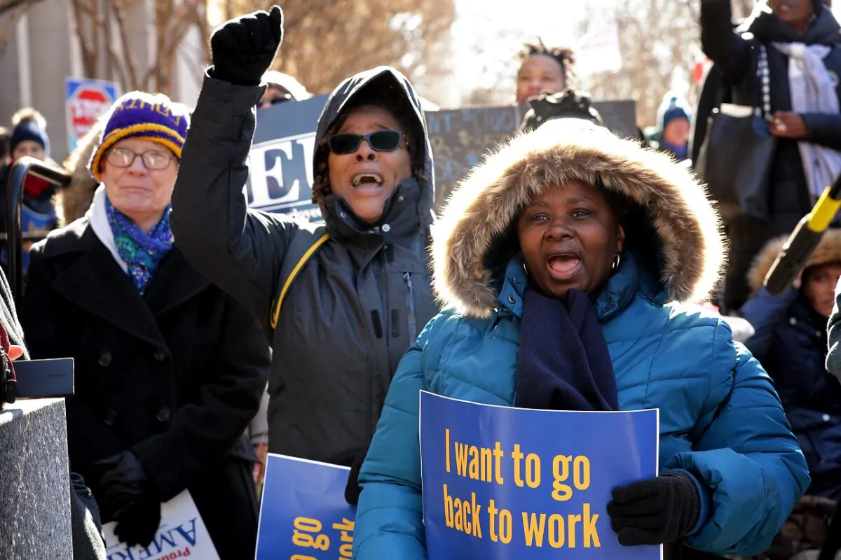 Union organizers hold rallies outside the headquarters of the AFL-CIO calling for an end to the government shutdown in Washington on Jan. 10, 2019. (Chip Somodevilla/Getty Images)
