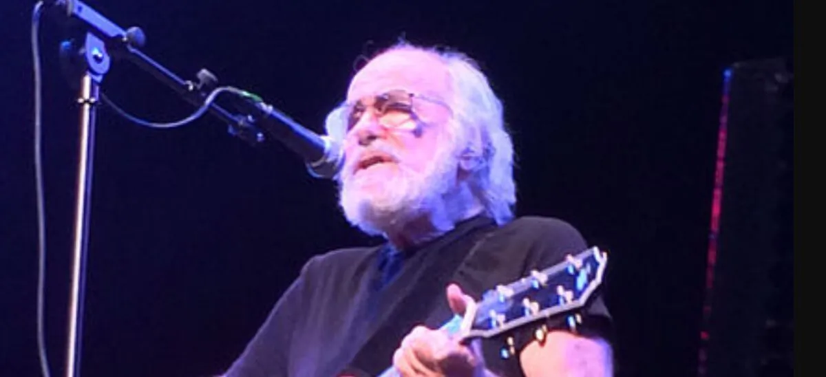 Robert Hunter in Concert. The Town Hall, New York, New York, in 2013 (Credit: briangatens/Creative Commons Attribution 2.0 Generic license)
