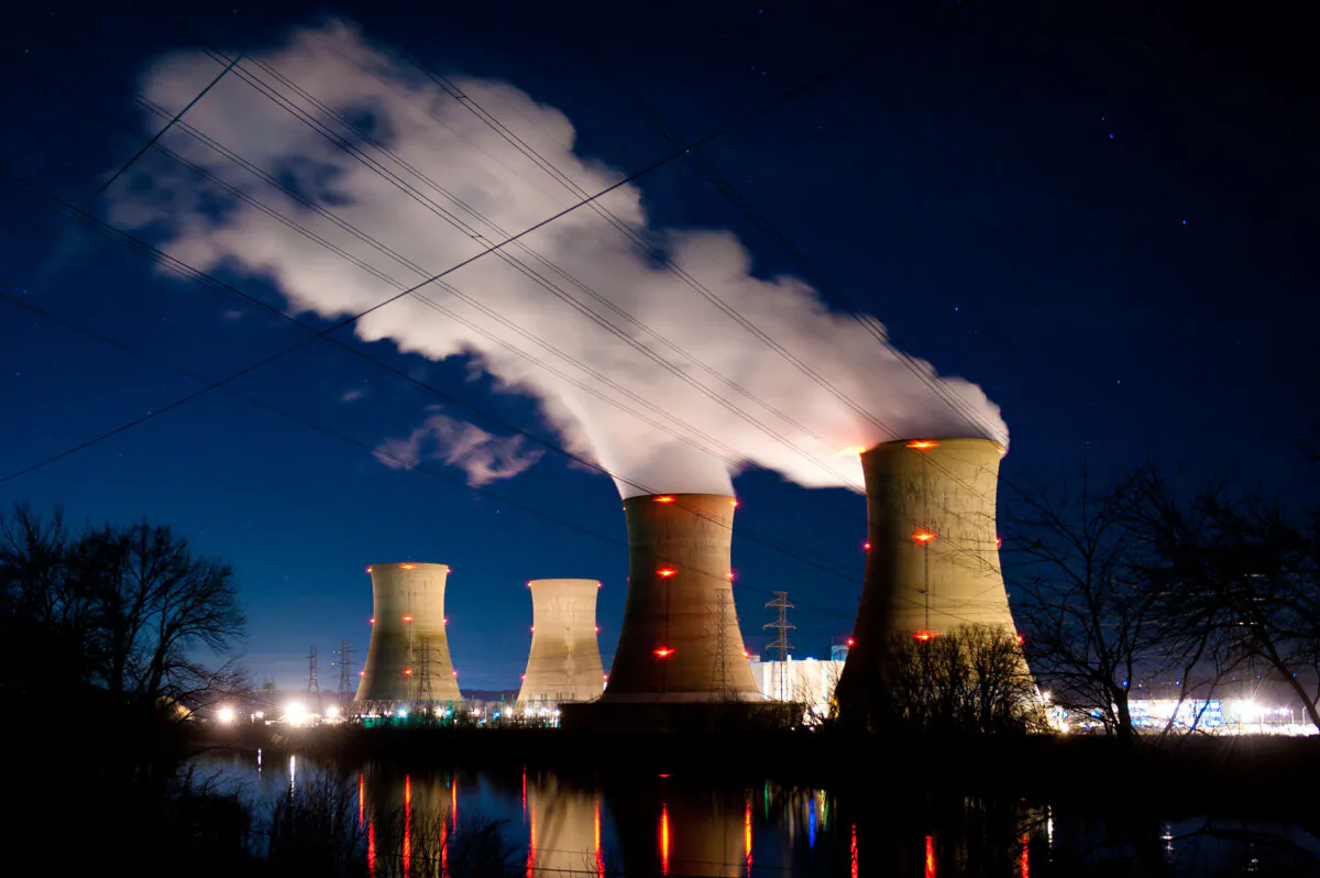 The Three Mile Island Nuclear Plant is seen in the early morning hours of March 28, 2011 in Middletown, Pa. (Jeff Fusco/Getty Images)