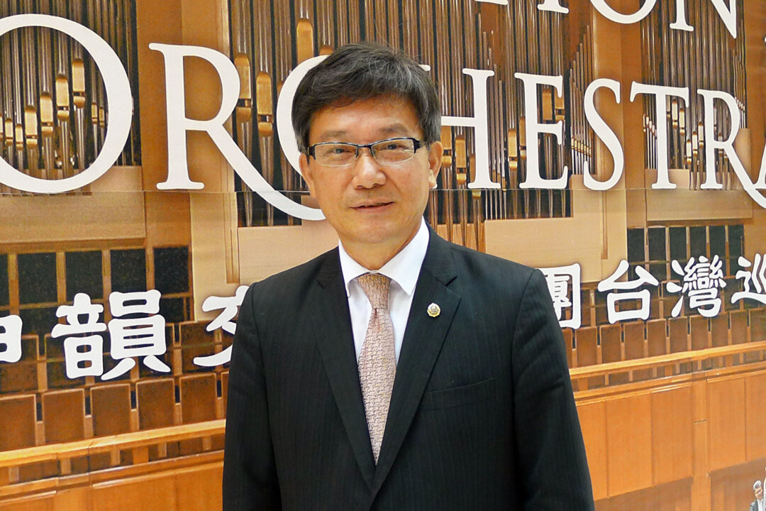 Zhang Ruitai, board director of Lions Club International, attended Shen Yun Symphony Orchestra’s concert, at Taichung City Chung Shan Hall, on the evening of Sept. 25, 2019. (Chen Zhida/The Epoch Times)