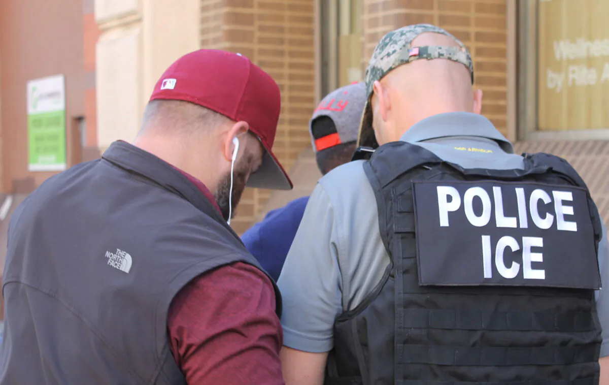 ICE agents carry out an operation to arrest illegal aliens in Philadelphia on Sept. 25, 2019. (ICE)