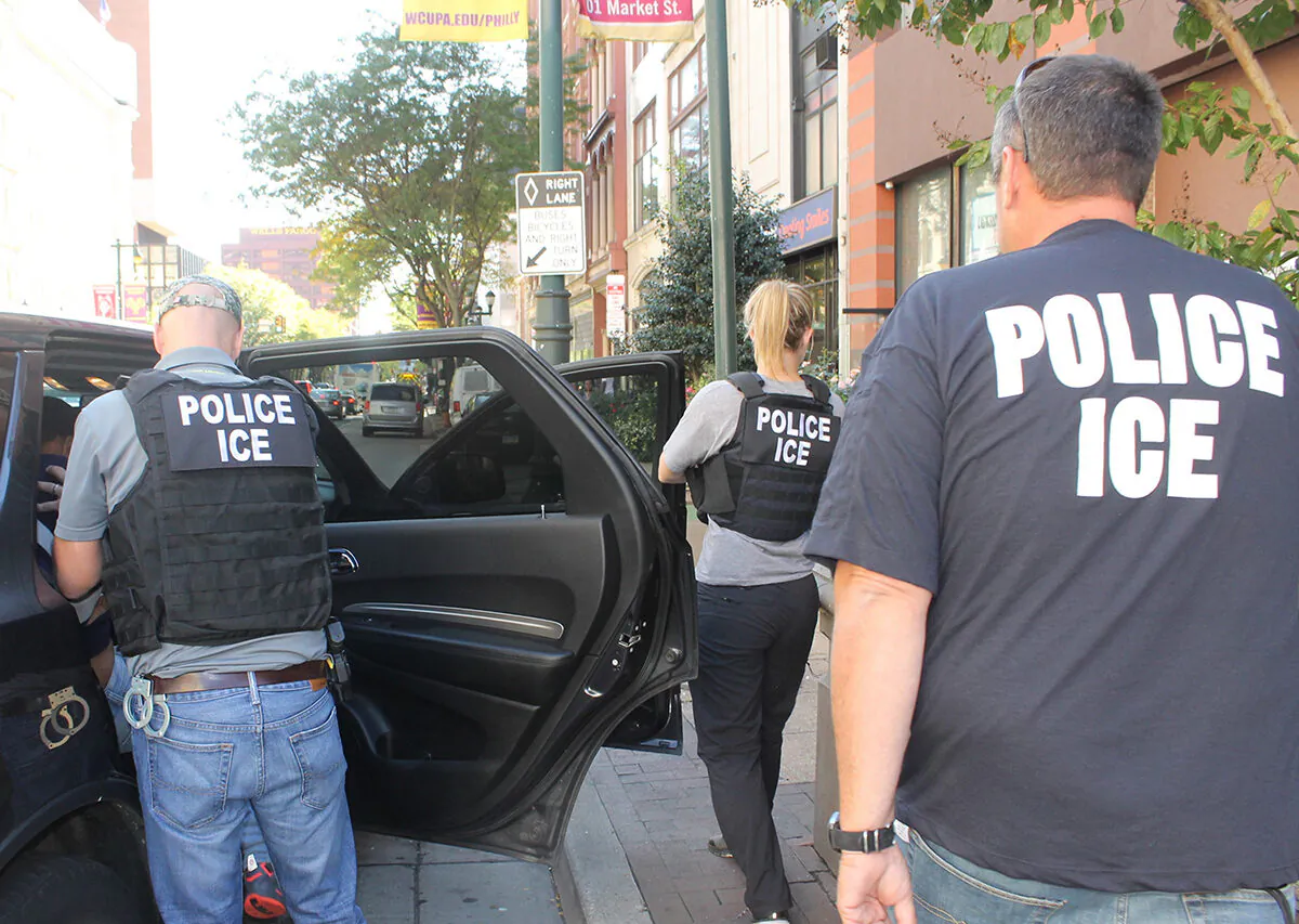ICE agents carry out an operation to arrest illegal immigrants in Philadelphia, Pa., on Sept. 25, 2019. (ICE)