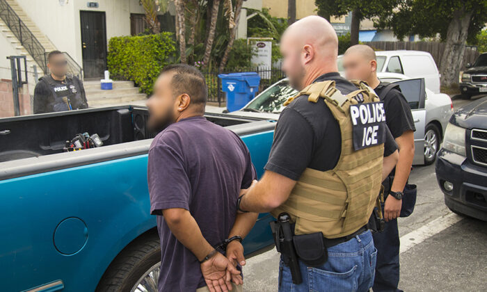 ICE agents carry out an operation to arrest illegal immigrants in New York on Sept. 26, 2019. (ICE)