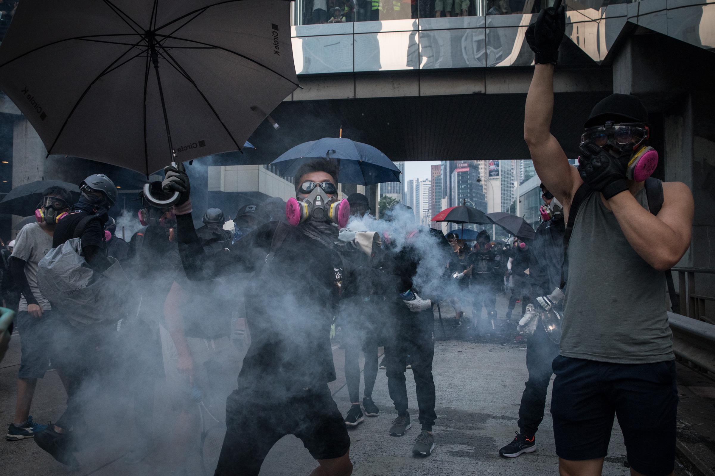 День нападения. Протесты в Гонконге 2019. Япония разгон демонстрации. Митинг киберпанк. Разгон митинга в Гонконге.