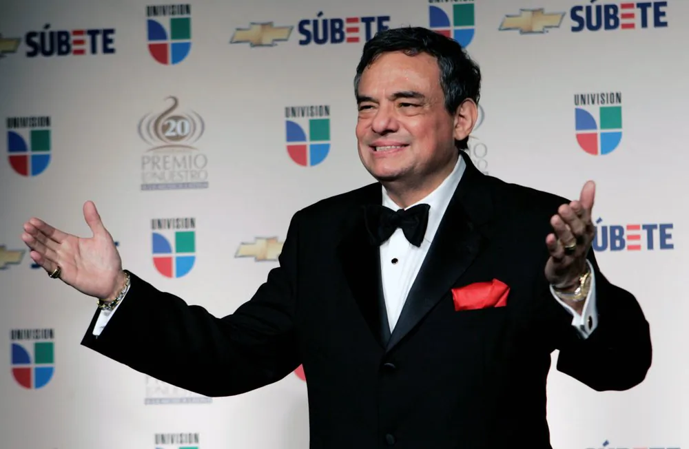 In this Feb. 21, 2008 file photo, Mexican singer Jose Jose poses for photographers backstage at the Premio Lo Nuestro Latin Music Awards in Miami. Local media outlets report that the Mexican crooner died Saturday, Sept. 28, 2019 from pancreatic cancer. He was 71. (AP Photo/Lynne Sladky, File)