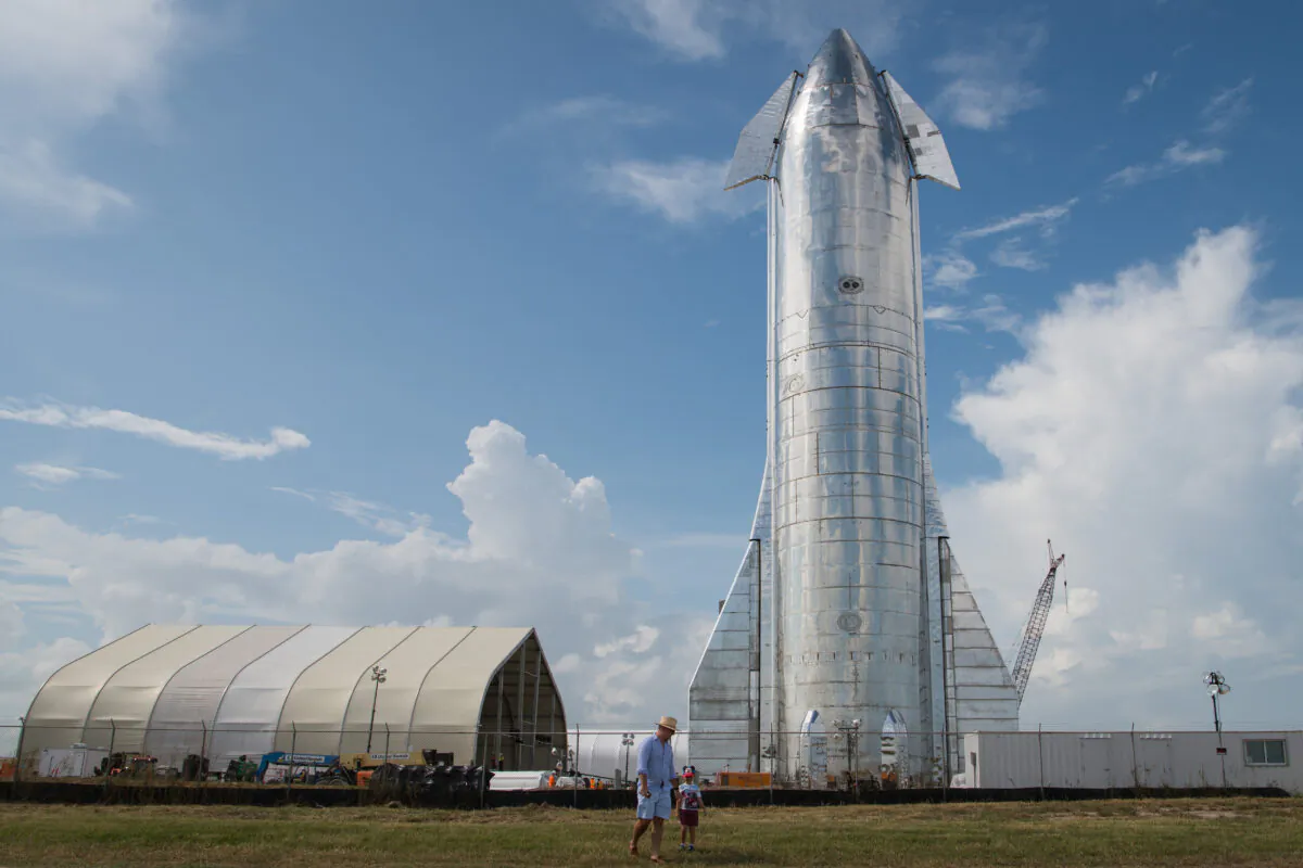 A prototype of SpaceX's Starship spacecraft at the company's launch facility in Boca Chica, Texas, on Sept. 28, 2019. (Loren Elliott/Getty Images)