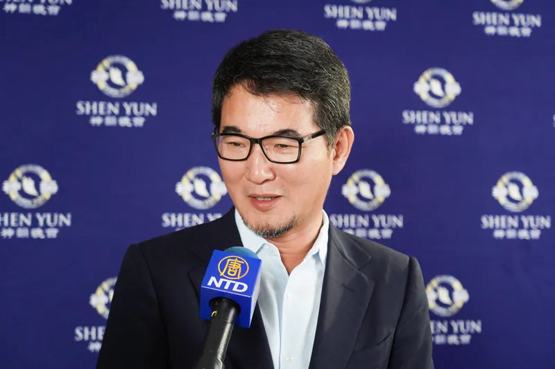 Legislator Liu Chien-Kuo attended Shen Yun Symphony Orchestra’s performance at Yunlin County Cultural Affairs Department Performing Arts Hall in Yunlin, Taiwan, on the evening of Sept. 30, 2019. (Gong Anni/The Epoch Times)