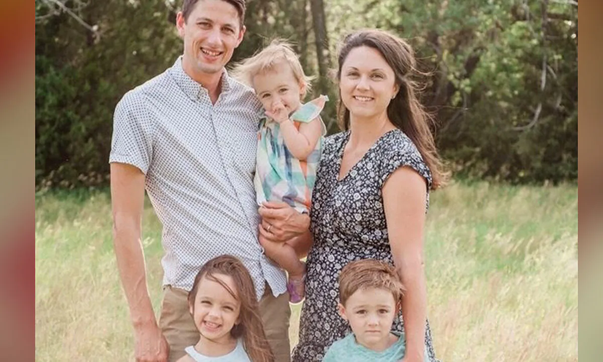 Thomas Stanley with his wife and children in a photo released on GoFundMe. (Lauren Davis/GoFundMe)