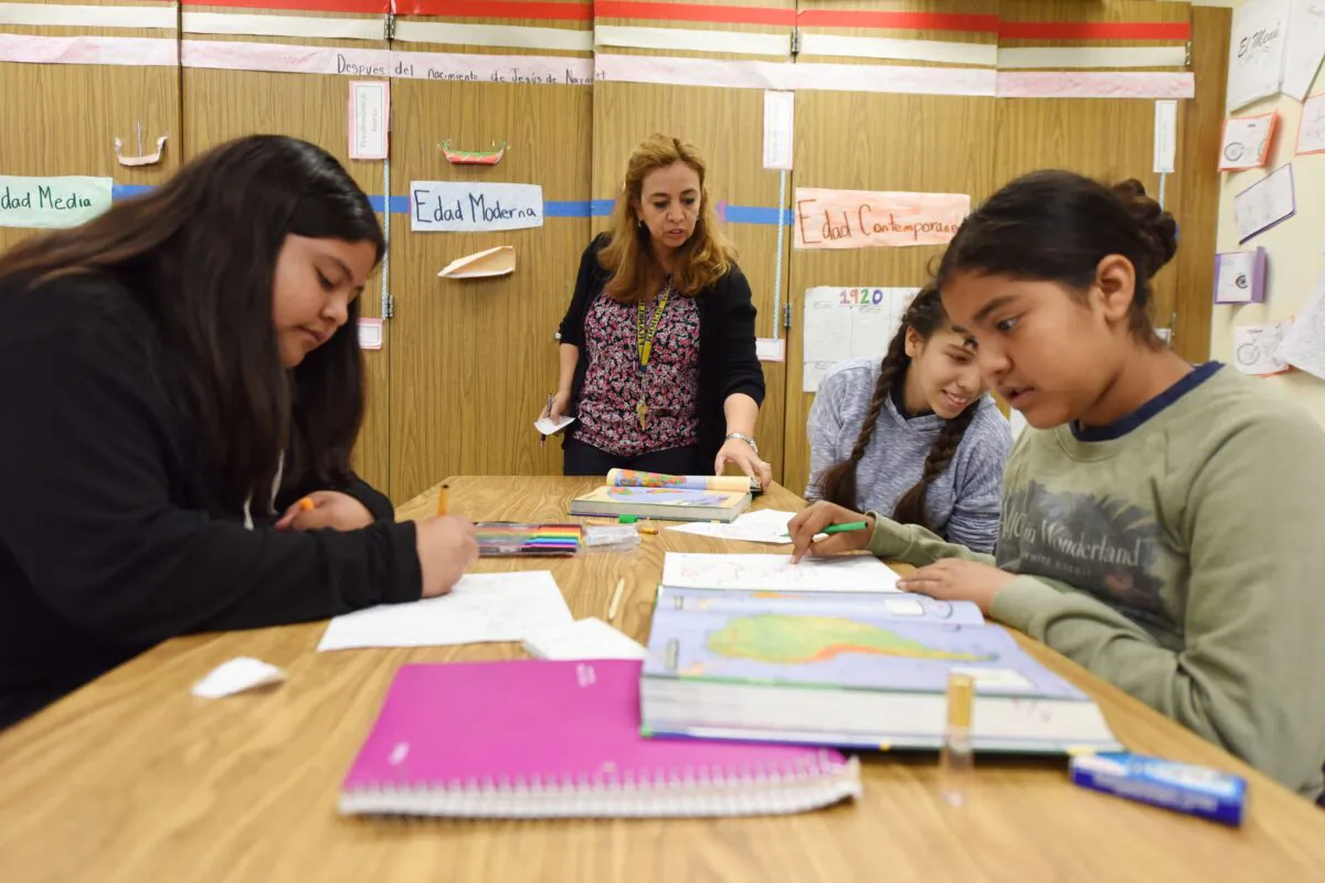 Instructor Blanca Claudio (C) teaches a history lesson at Franklin High School in Los Angeles on May 25, 2017. (Robyn Beck/AFP/Getty Images)