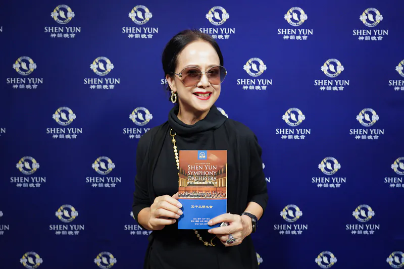 Tang Lan-hua enjoys a performance by Shen Yun Symphony Orchestra at the Hsinchu Performing Arts Center in Hsinchu, Taiwan, on Oct 2, 2019. (Gong An-ni/The Epoch Times)