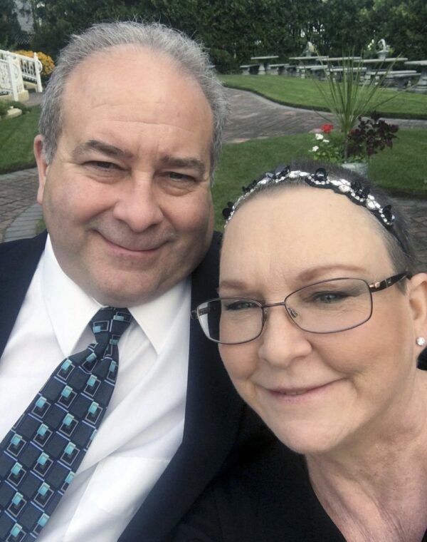 Robert-and-Debra-Riddell
