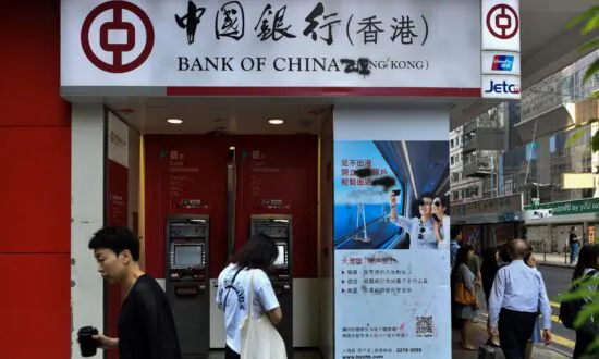 Hong Kong’s Use of Emergency Law for Mask Ban Prompts Panic, Widespread ATM Withdrawals