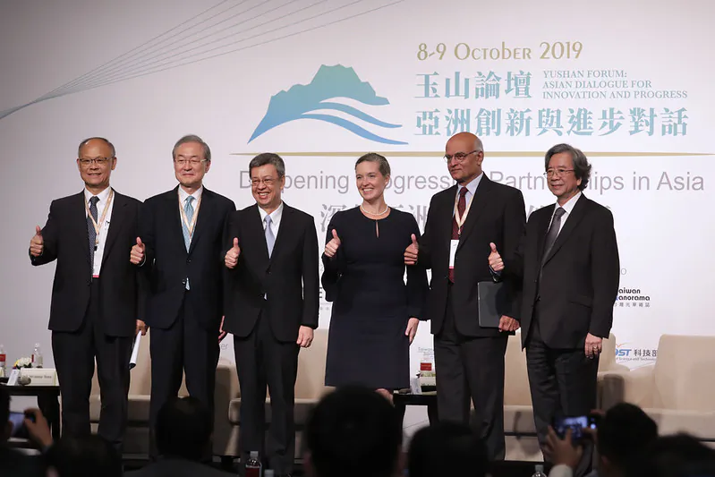 Taiwan's Vice President Chen Chien-jen (third from L) and Sandra Oudkirk, the U.S. State Department’s Deputy Assistant Secretary for Australia, New Zealand, and the Pacific Islands (fourth from L) take part in Yushan Forum in Taipei, Taiwan, on Oct. 9, 2019. (Taiwan's Presidential Office)