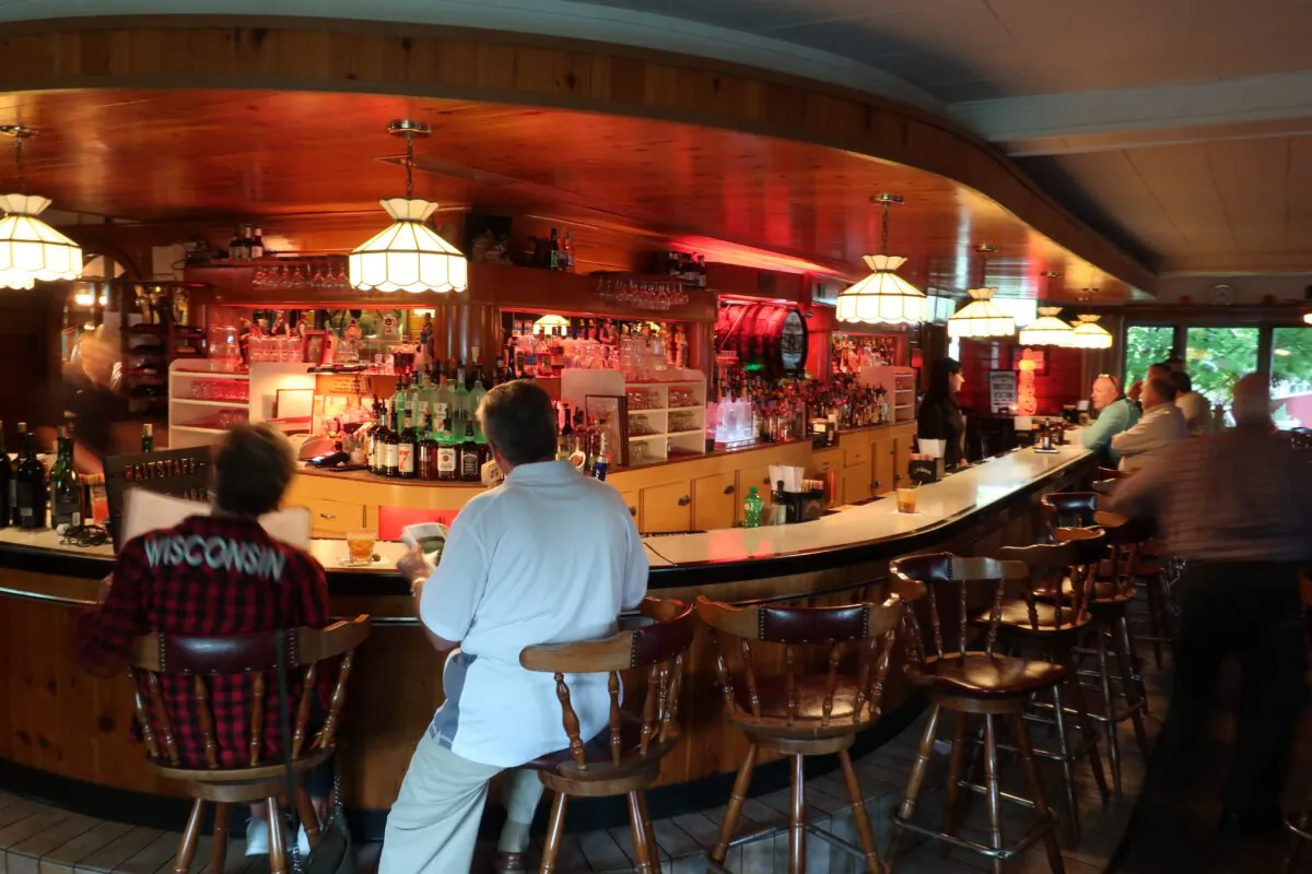 The long curving bar at the Greenwood Supper Club near Fish Creek, Wis. (Kevin Revolinski)