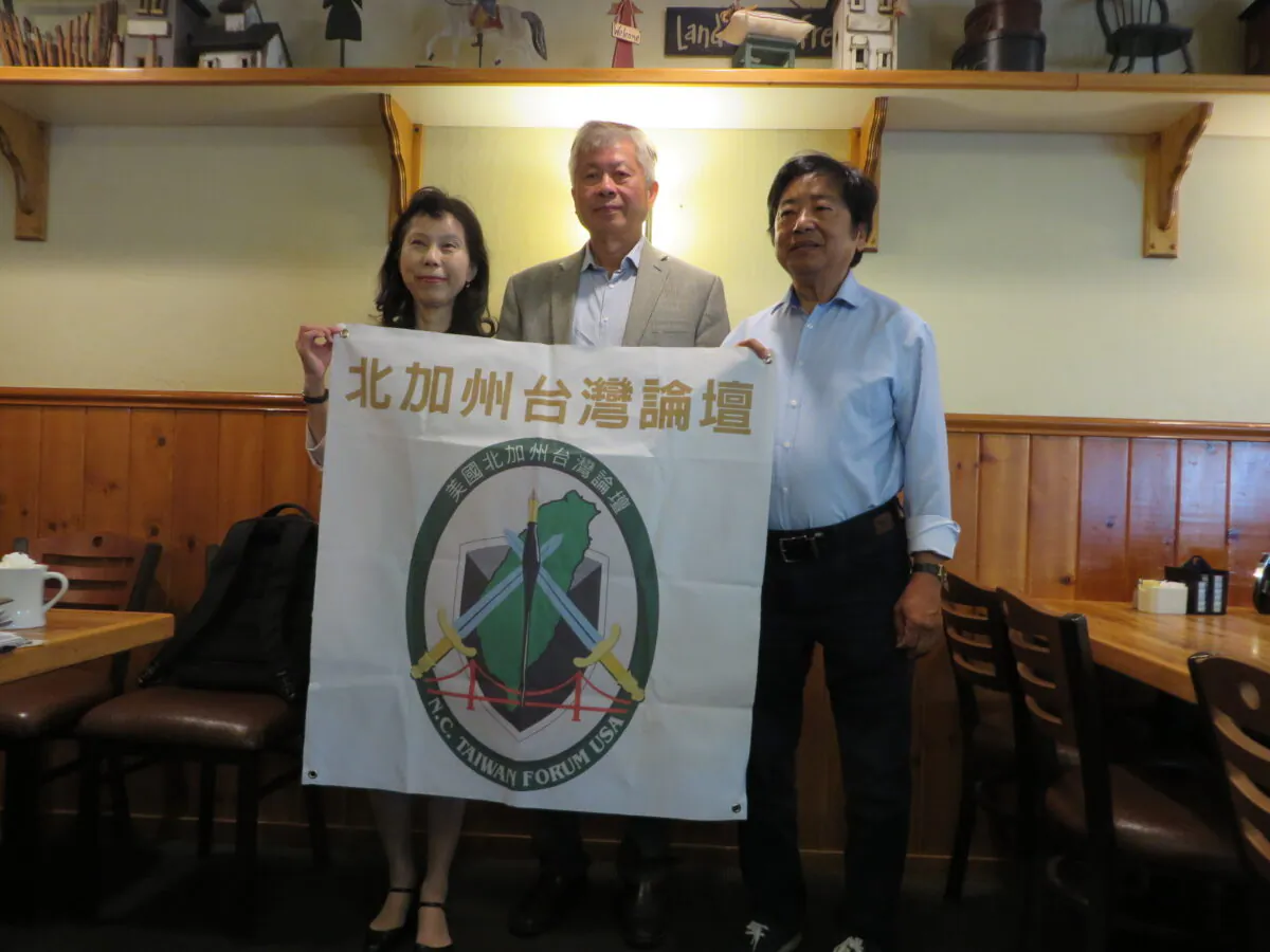 (L-R) Cathy Li, Zhuang Shengjin, and Johnny Lee at the media meetup on Oct. 10. (Nathan Su/The Epoch Times)