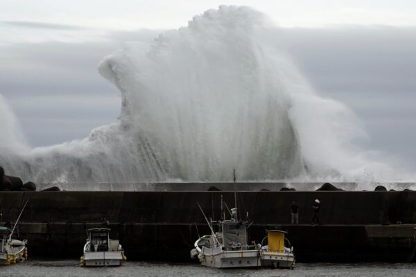 waves in japan