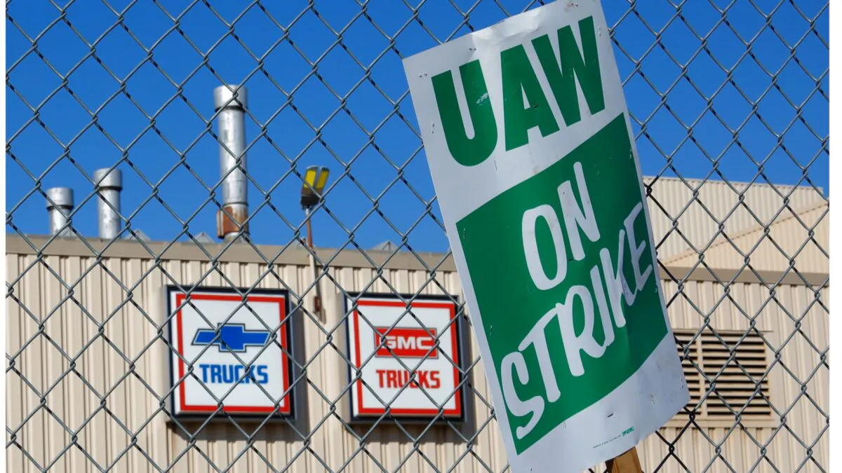 A union strike sign is stuck in the fence outside the General Motors Flint Truck Assembly in Flint, Michigan on Oct. 9, 2019. (Brian Snyder/Reuters)
